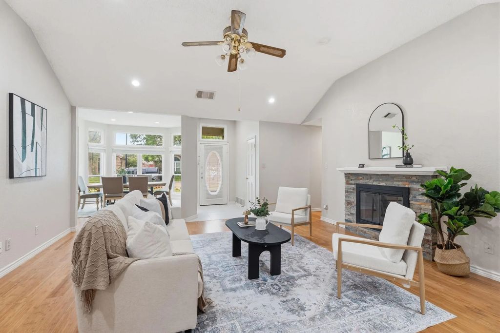 7114 Lo Chalmers Lane, Garland