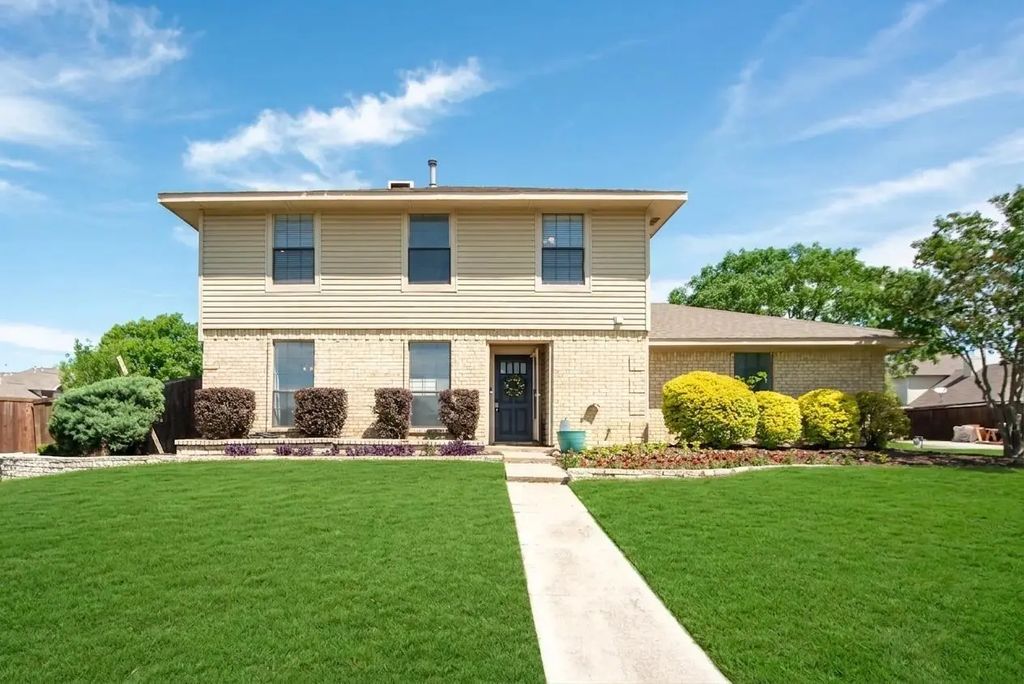 2621 Carmel Circle, Carrollton