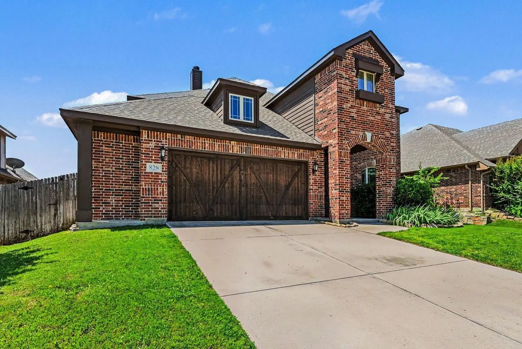828 Sunflower Court, Aledo