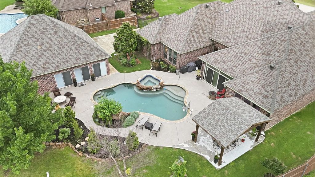 1316 Durango Springs Drive, Fort Worth