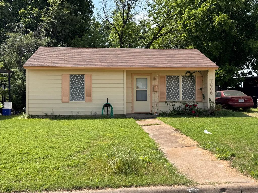1608 Bell Avenue, Blue Mound