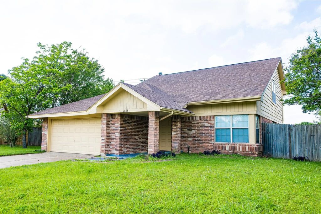 2558 Slaton Drive, Grand Prairie