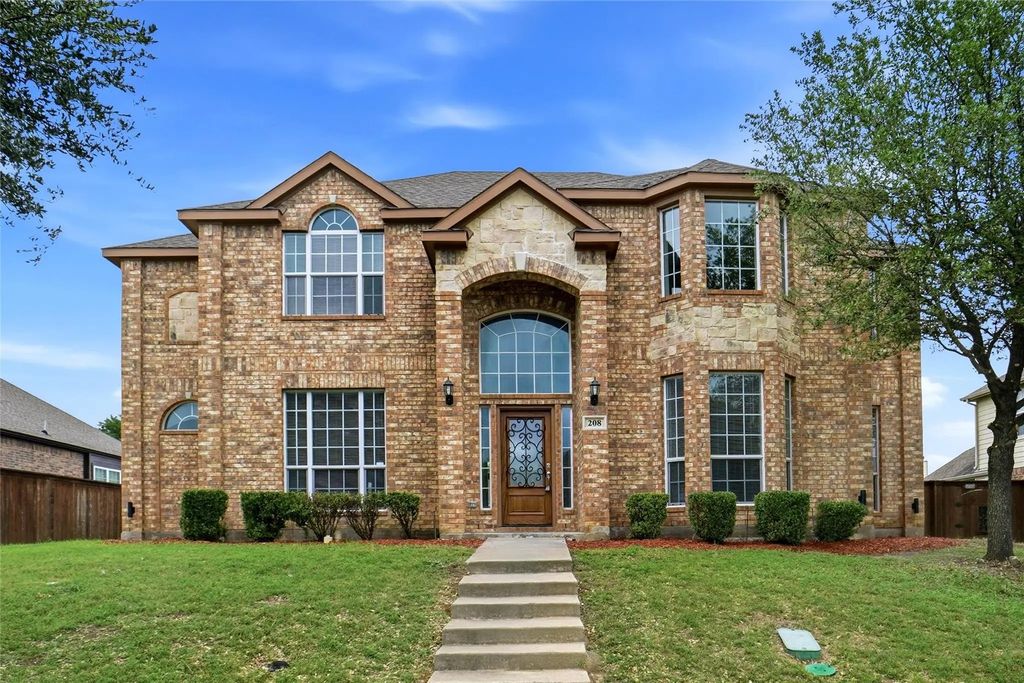 208 Wisteria Way, Red Oak