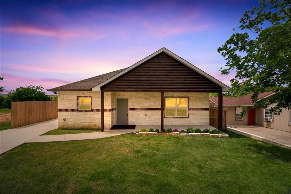 3105 N Pecan Street, Fort Worth