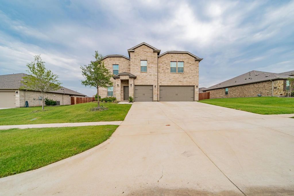 1229 Windsong Drive, Cedar Hill