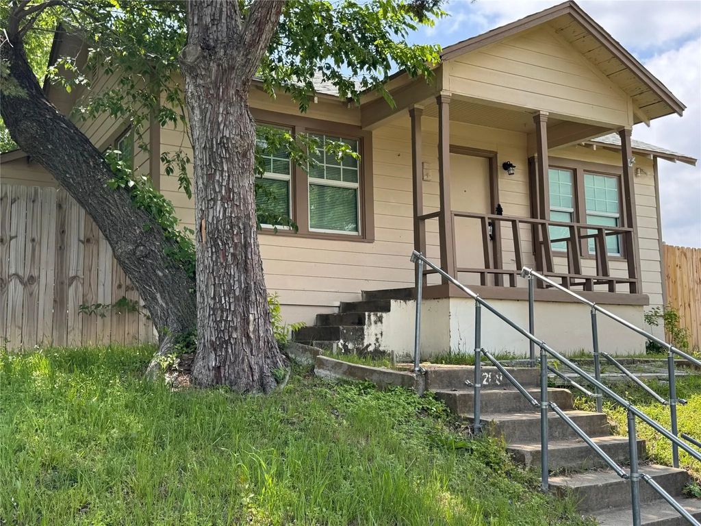 1208 E Magnolia Avenue, Fort Worth
