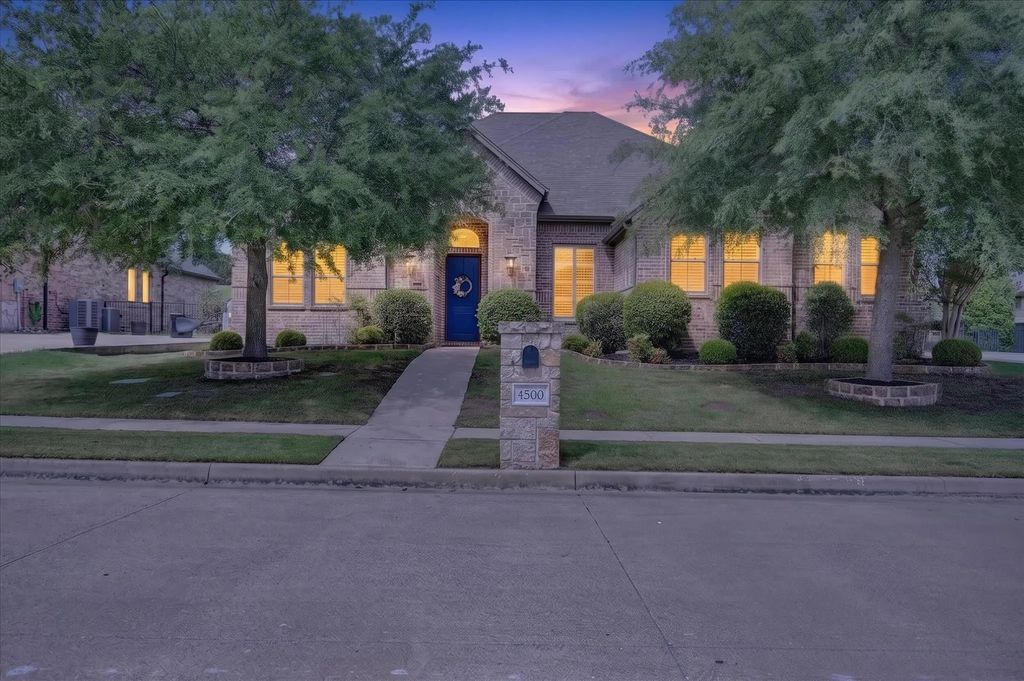 4500 Knoll Ridge Drive, Fort Worth