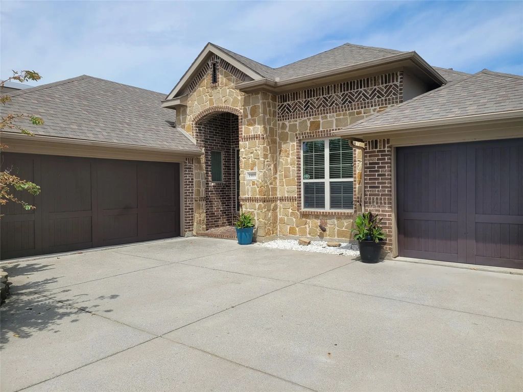 1909 Maggis Meadow Lane, Rowlett