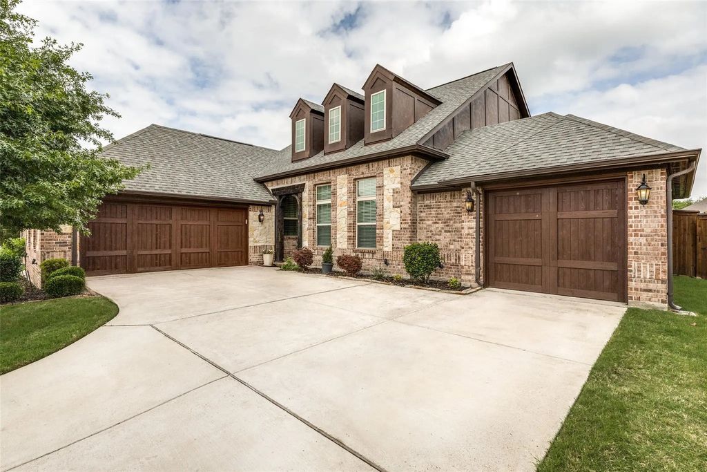 1221 Yosemite Way, Burleson