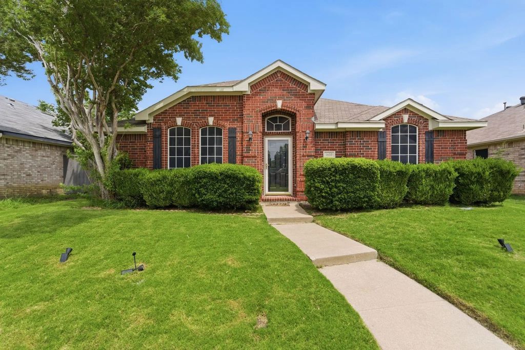 1633 Yellowstone Avenue, Lewisville