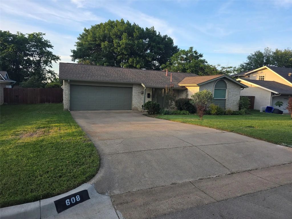 608 Shelmar Drive, Euless