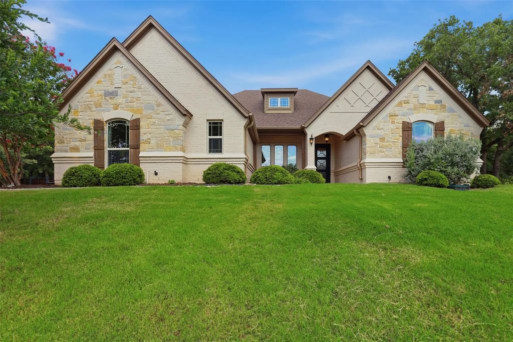 627 S Sugartree Drive, Lipan