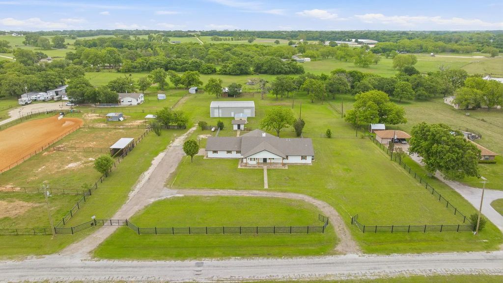 621 County Road 484, Stephenville