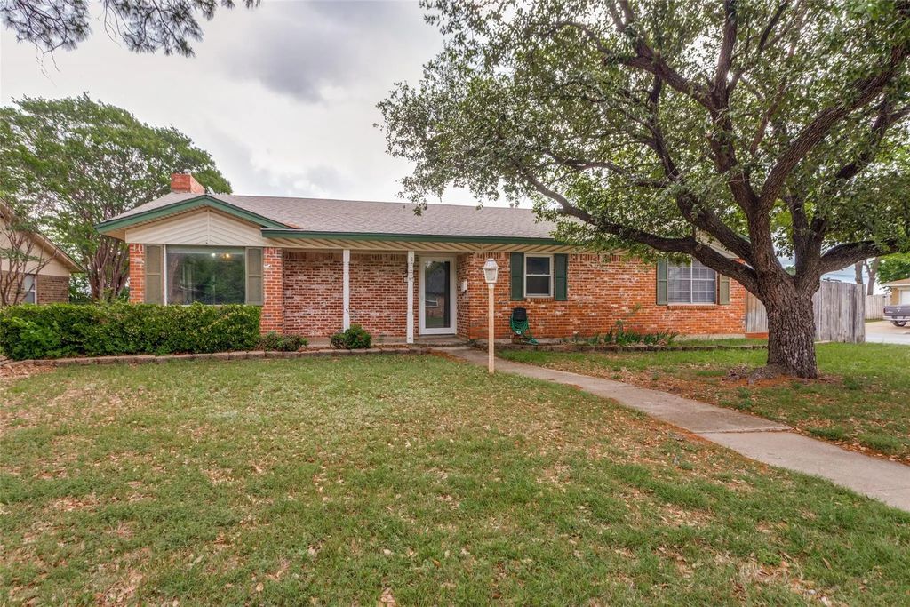 209 Teeter Drive, Crowley