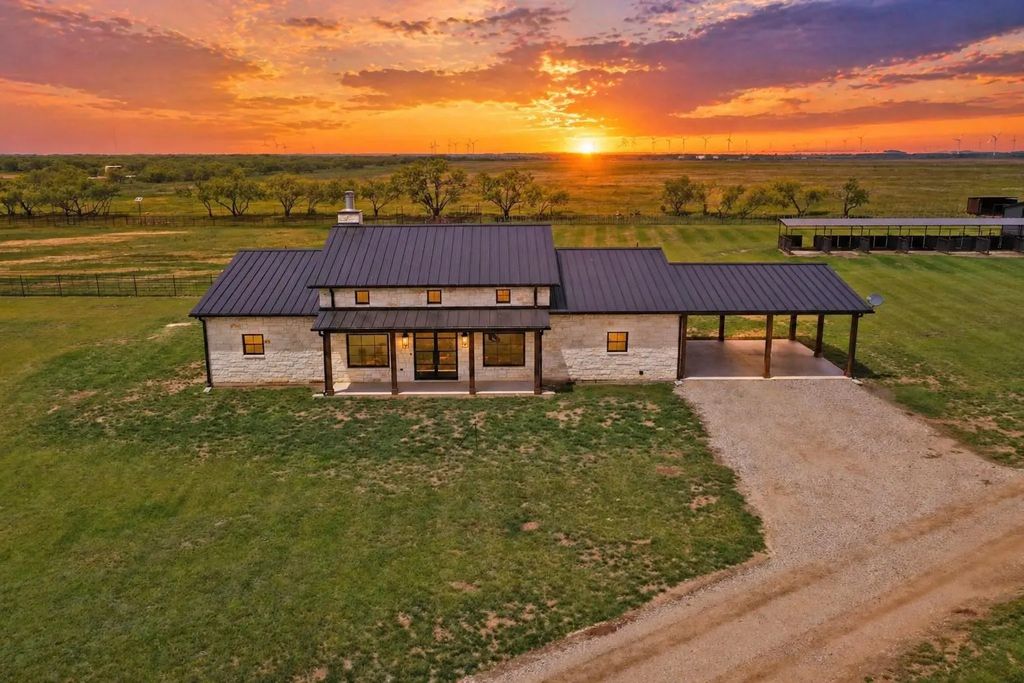 6384 Us Hwy 281 S, Jacksboro