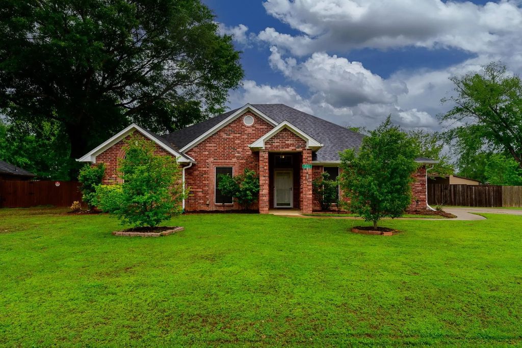 601 Quail Lane, Whitehouse