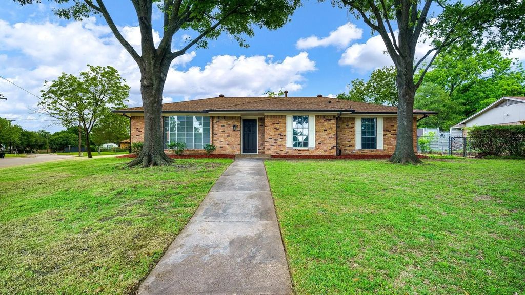 400 Brook Hollow Circle, DeSoto