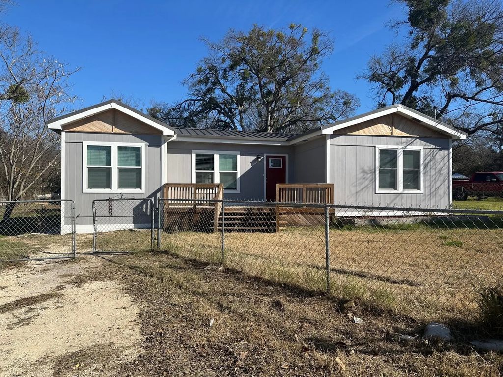 146 Owl Hollow Road, Blum