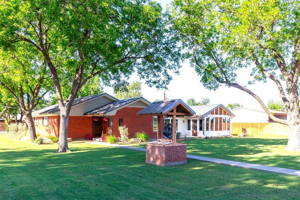 305 N Avenue K E, Haskell