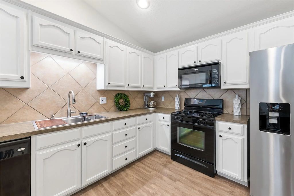 12184 Thicket Bend Drive, Fort Worth