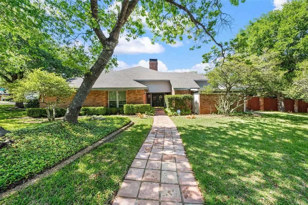 9925 Sandalwood Drive, Woodway