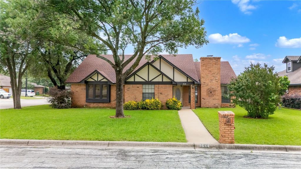 5644 Guadalajara Drive, North Richland Hills