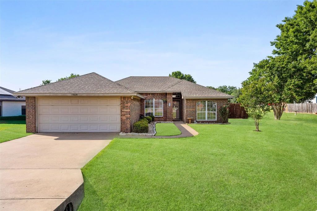 3928 Country Meadows Circle, Granbury