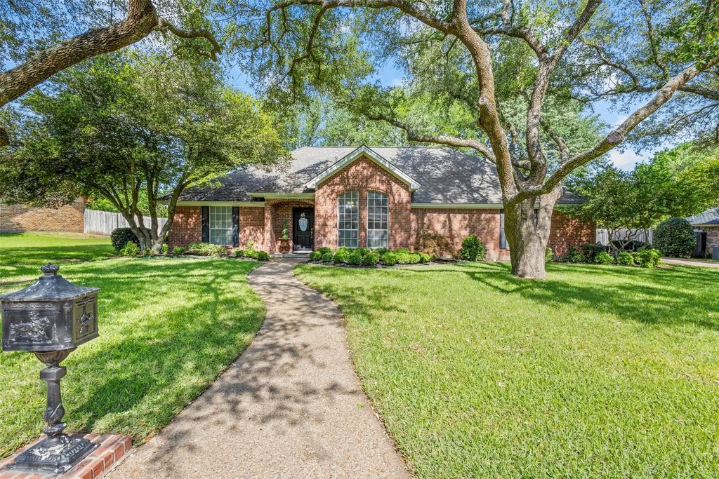 926 Canyon Drive, Cleburne