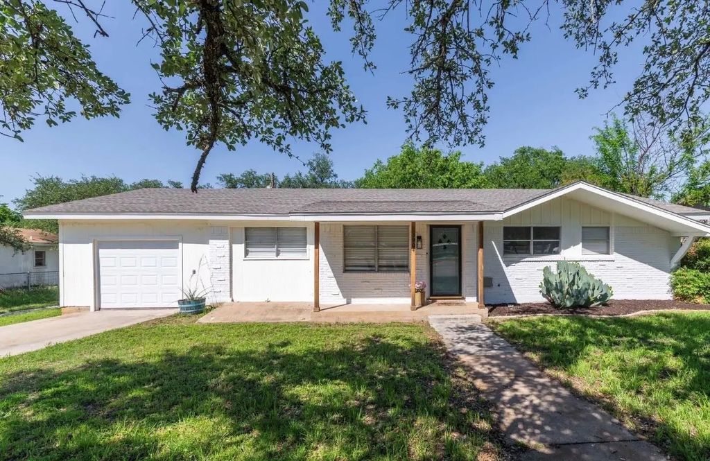 3904 3rd Street, Brownwood