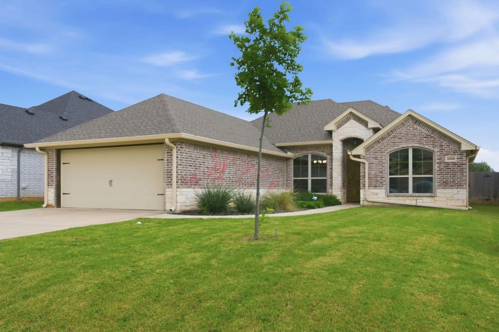 3306 Arrow Creek Drive, Granbury