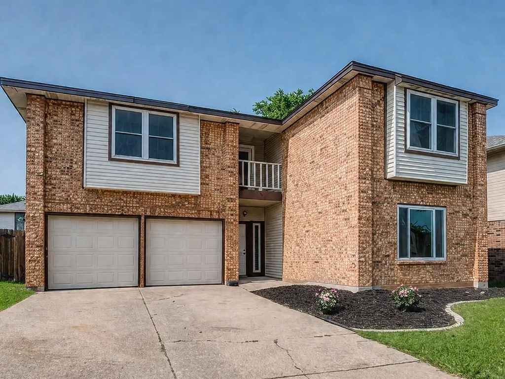 829 Foxridge Drive, Arlington