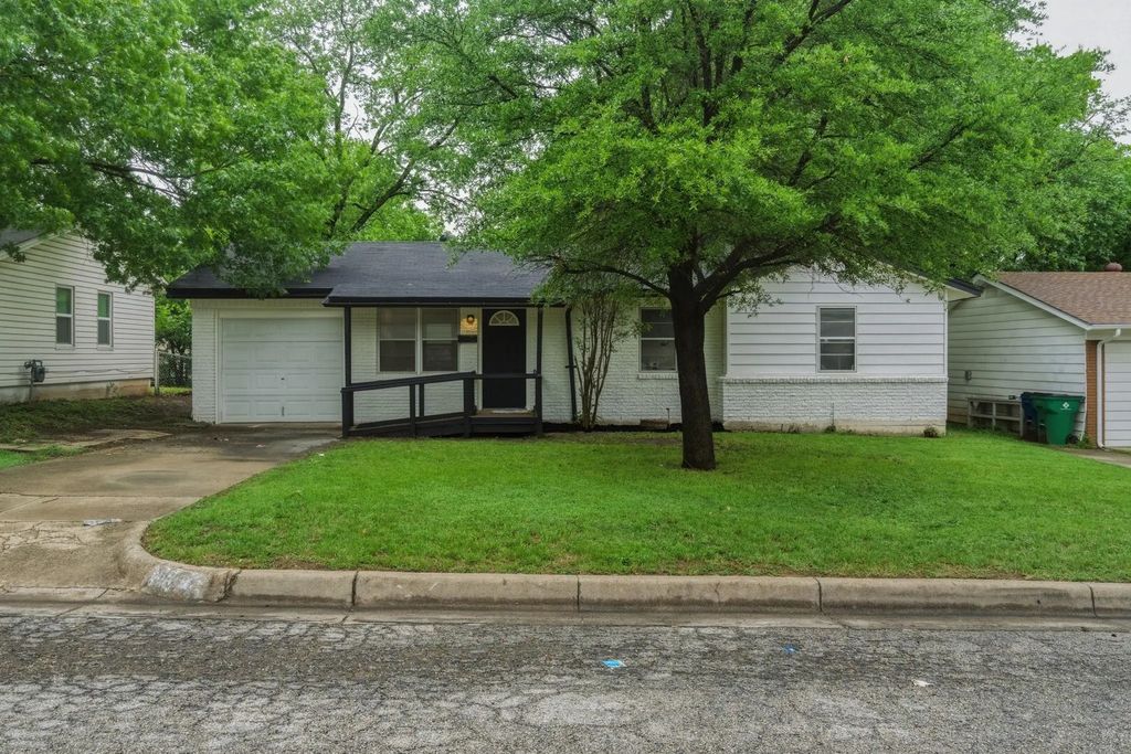 3937 Woodlane Avenue, Haltom City