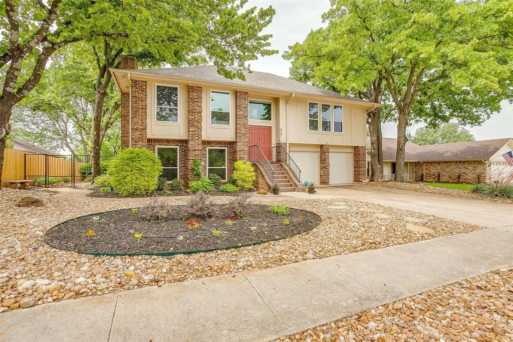3701 Teal Lane, Bedford