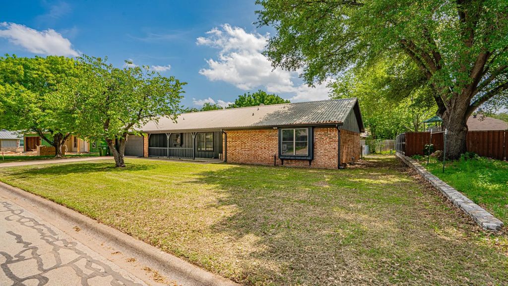 113 Wheeler Street, Glen Rose