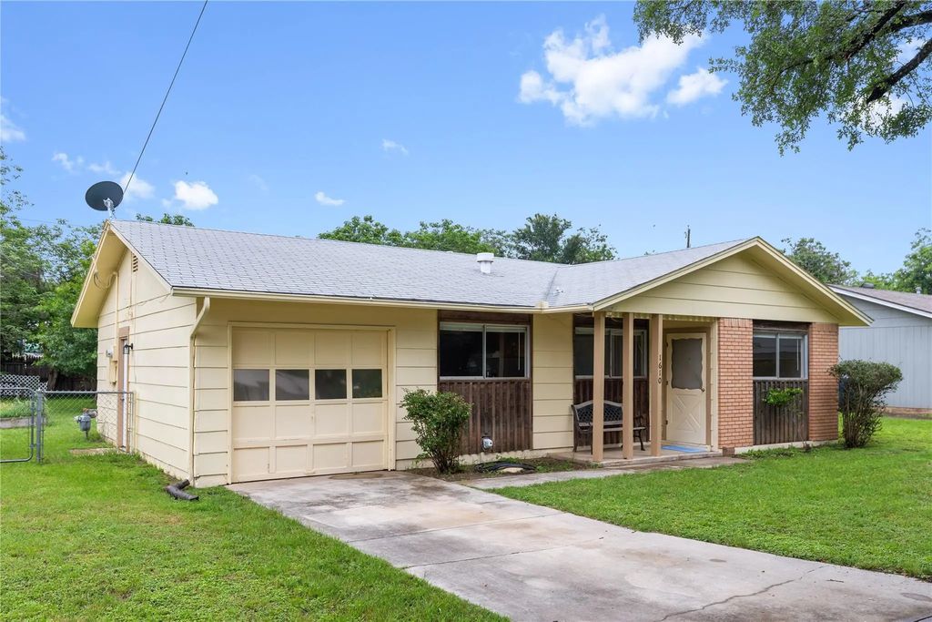 1610 Wood Street, Brownwood