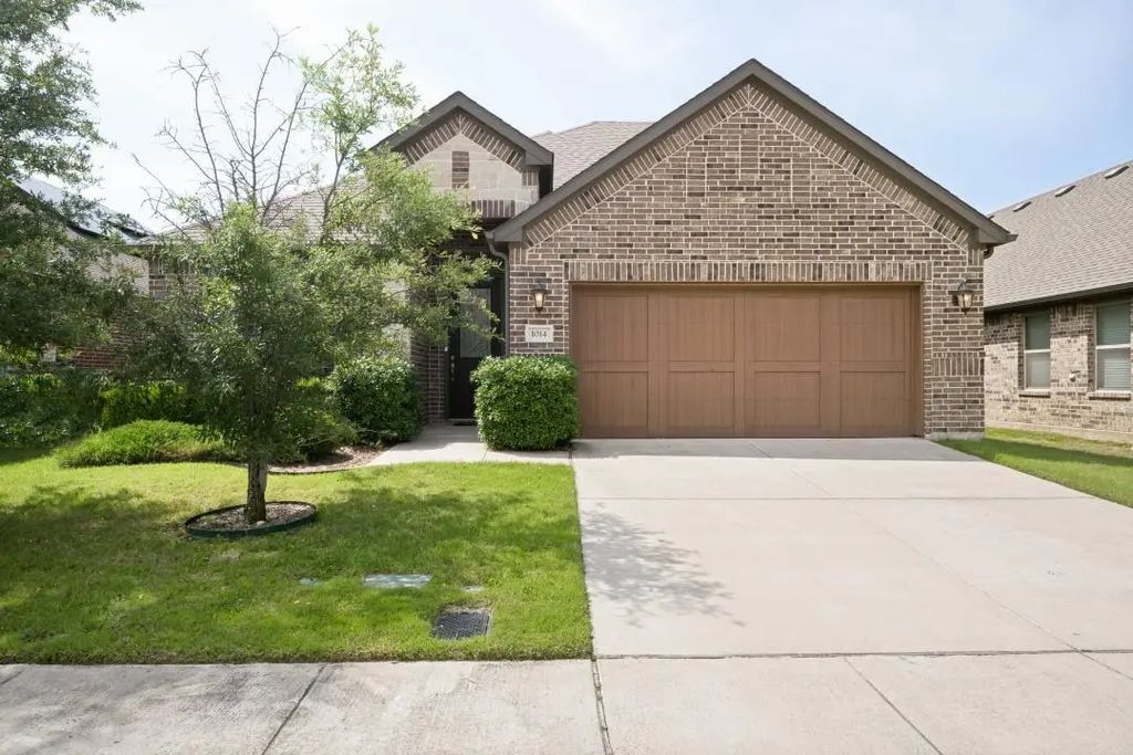 1014 W Villas Court, Lewisville