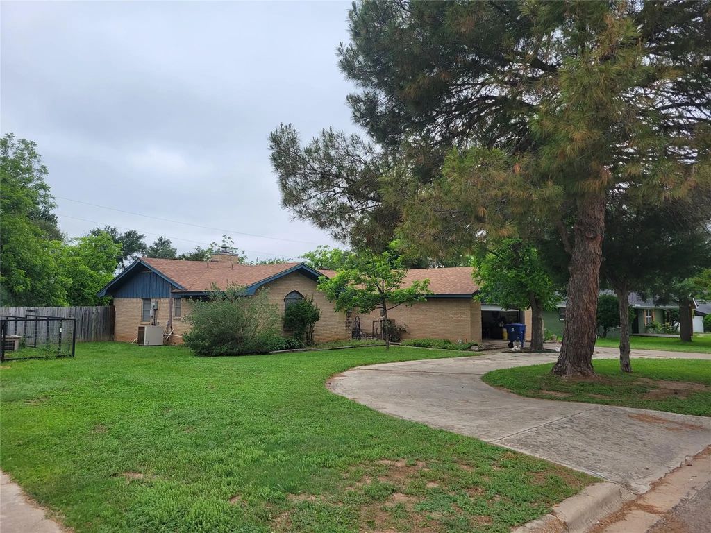 1707 Broadmoor Drive, Brownwood
