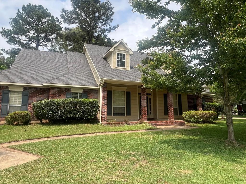 2021 Highpoint Place, Haughton
