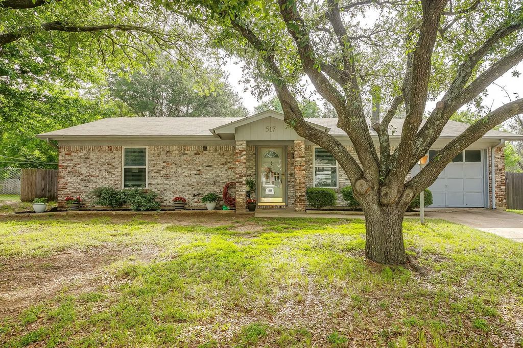 517 Post Oak Lane, Burleson