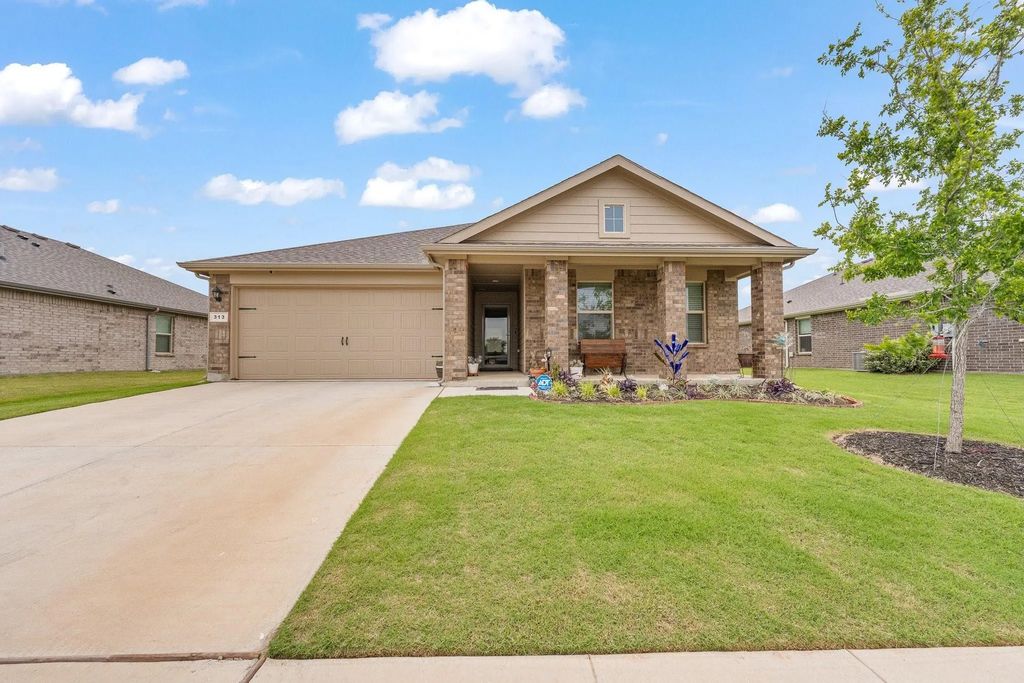 313 Crestridge Drive N, Cleburne