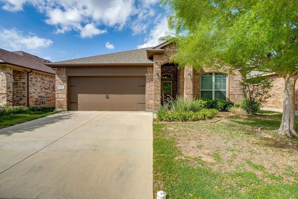 5220 Sugarcane Lane, Fort Worth