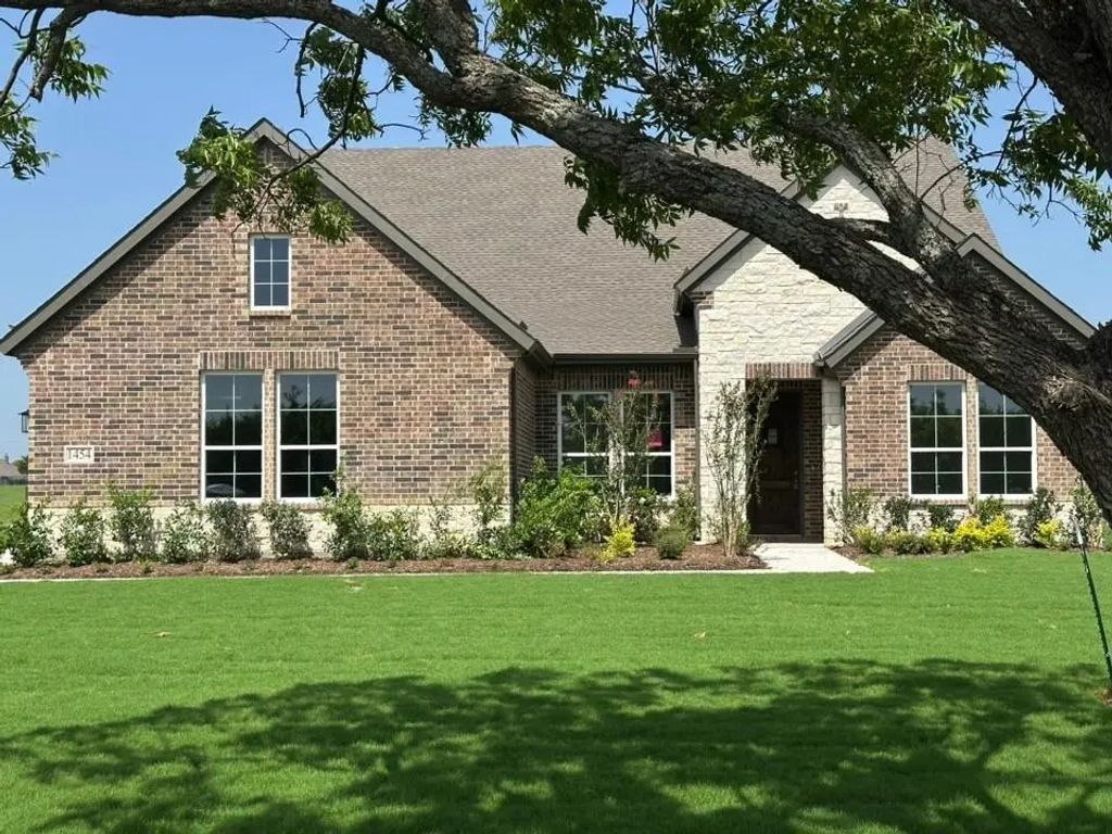 1454 County Road 4910, Leonard
