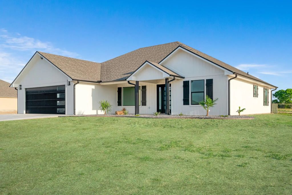 35 Private Road 33039, Brookston