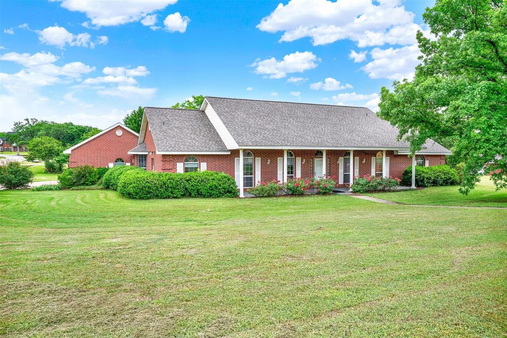 2735 Bent Oaks Drive, Burleson