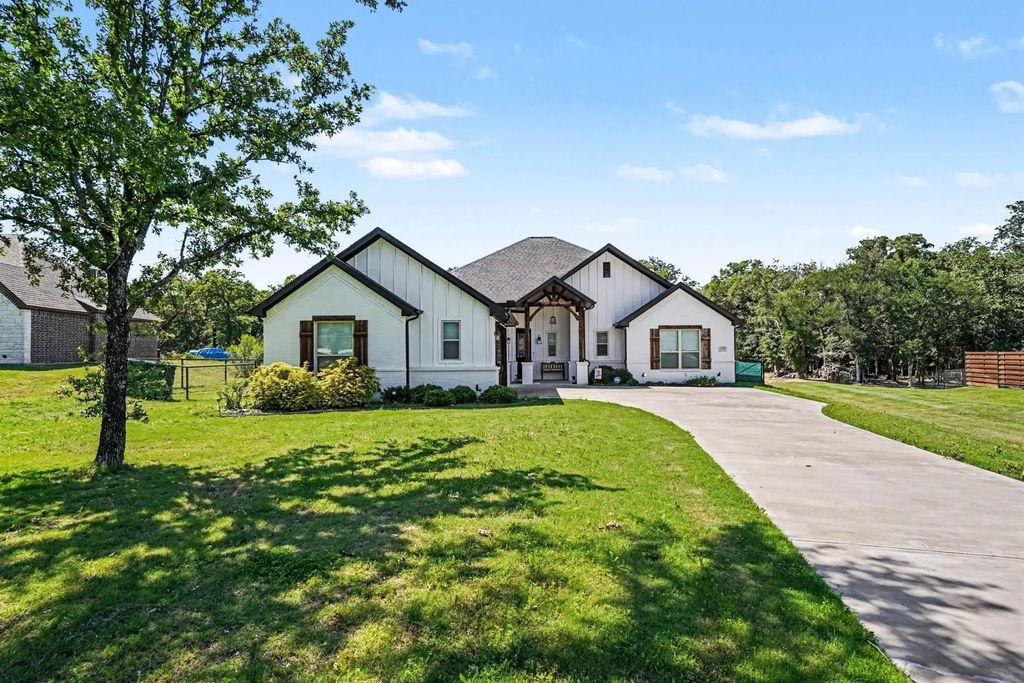 1120 Horizon Trace Drive, Azle