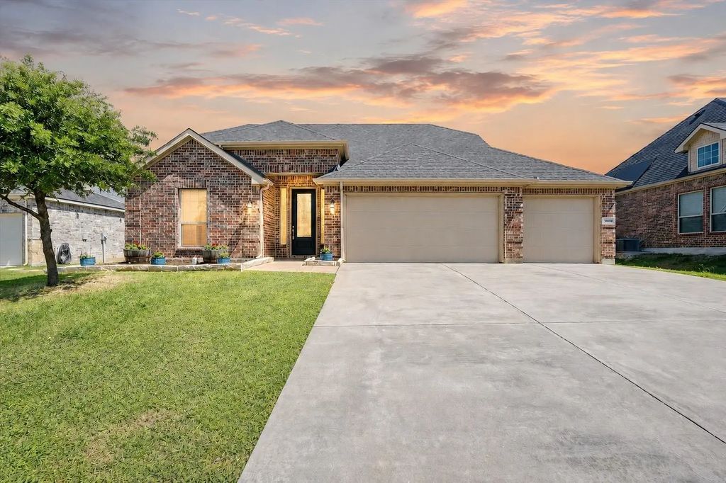 557 Lake Bluff Avenue, Oak Point