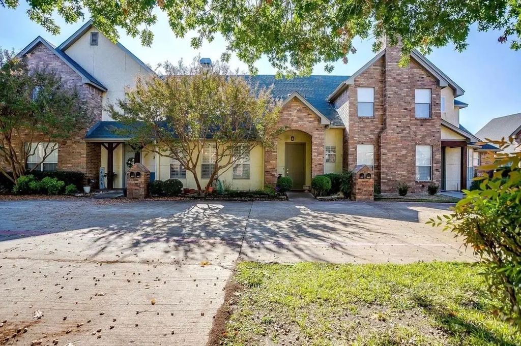 5882 Pecan Chase, Benbrook