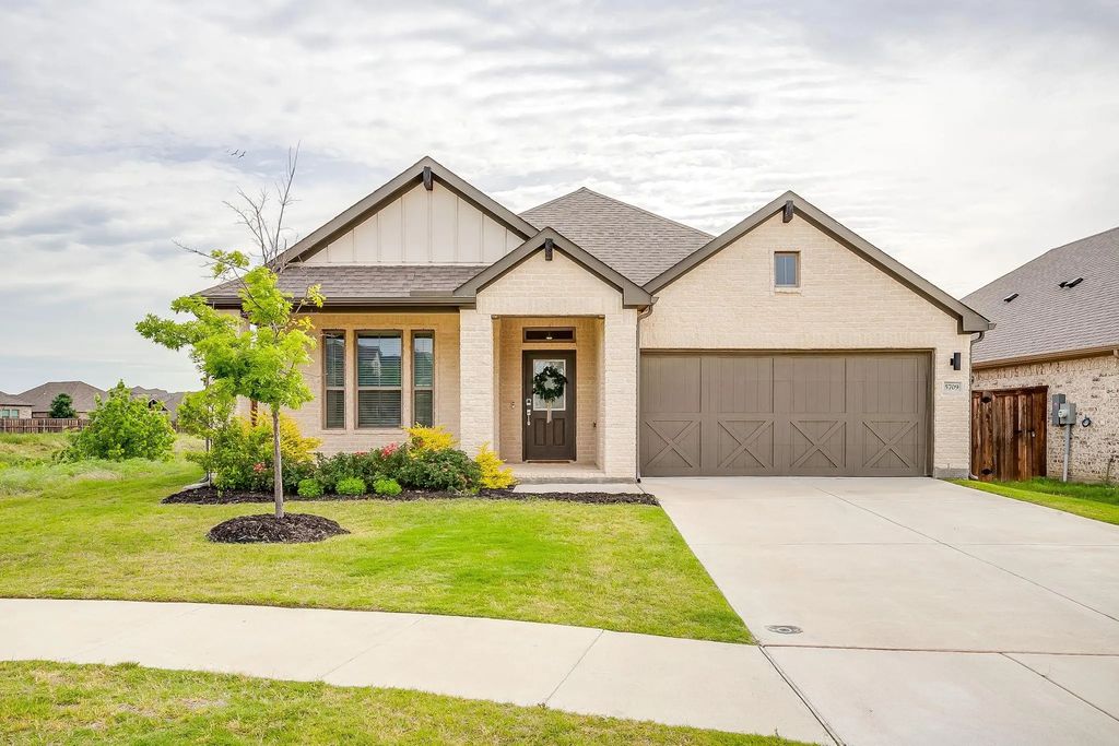 5709 Freeport Lane, Fort Worth