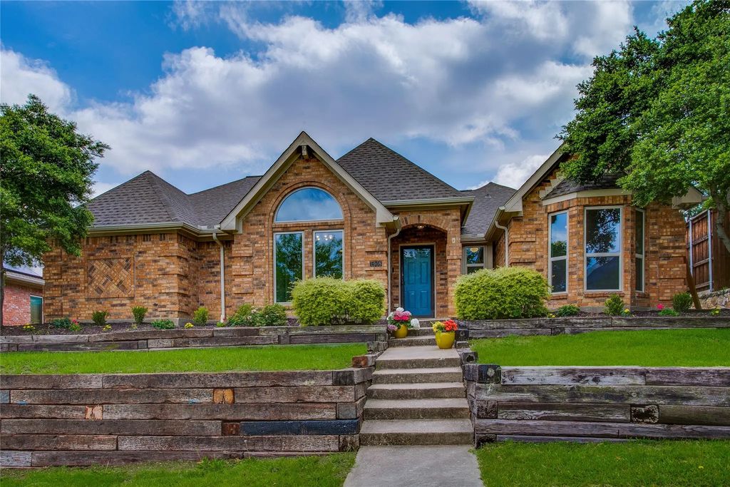 1908 Golden Trail, Carrollton