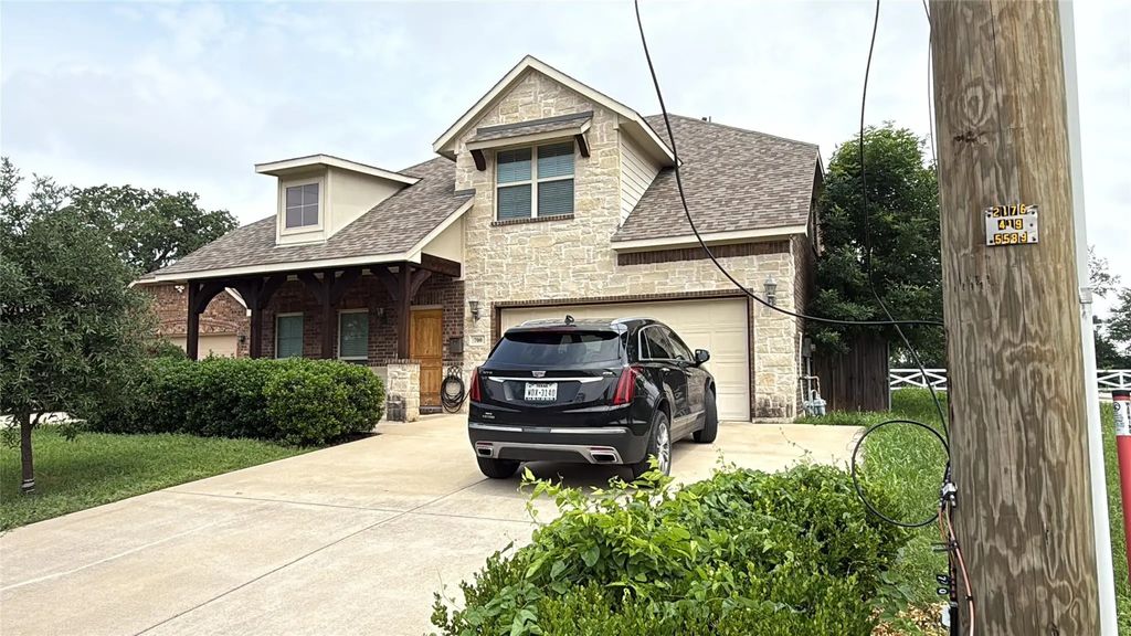 700 N Irving Heights Drive, Irving